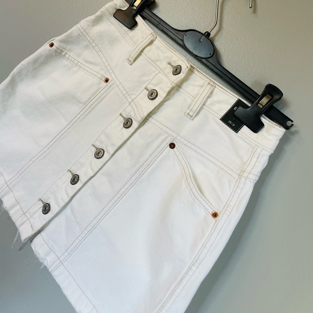 Abercrombie & Fitch White Denim Skirt Button Closure Natural/Hi Waist Sz 25 / 0 - Picture 3 of 11